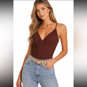 ASTR The Label Brown Textured V-Neck Bodysuit | Size Small